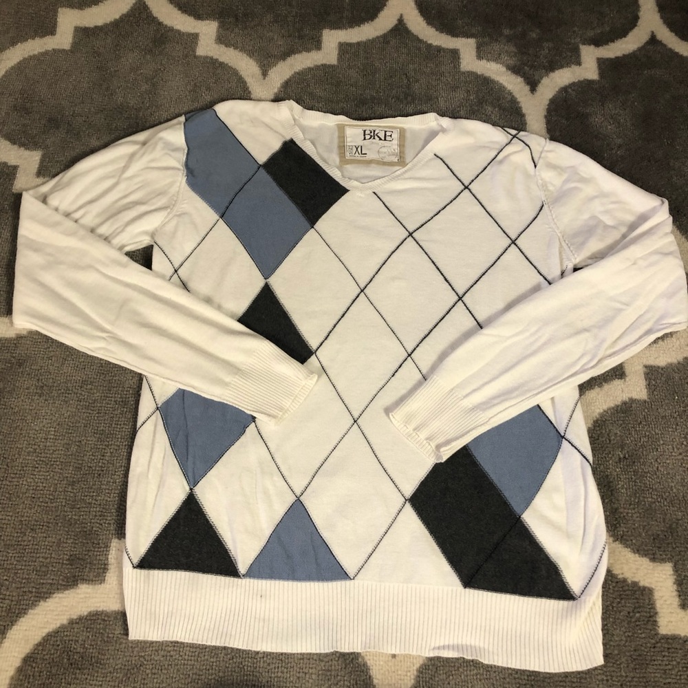 BKE Buckle Sweater Mens XL argyle Lightweight Vneck Long Sleeve White Blue